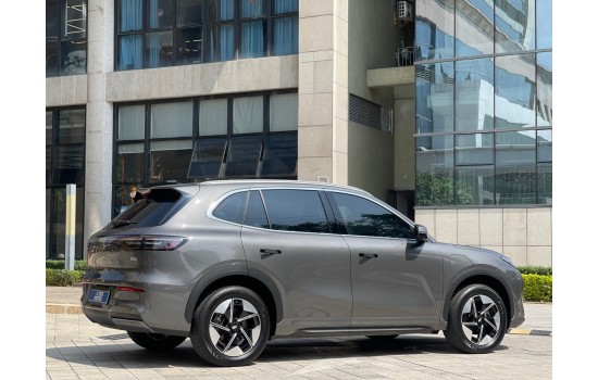 Geely Galaxy E5 2WD, 2025 (7), модель 2026 года, пробег 15 тысяч км